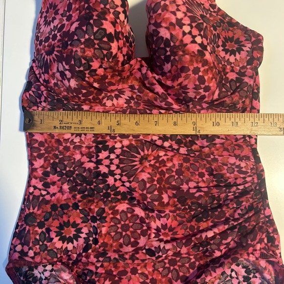 Miraclesuit One Piece Swimsuit Red Black Underwire Ruching Size 12 14* Flaw - Picture 8 of 10